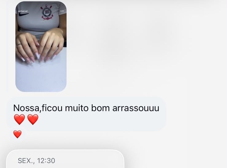 Print real: foto das unhas e mensagem dizendo que ficou muito bom, que ela arrasou